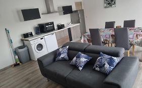Appartement séjour , cure Cransac au 1er étage 2 nuits minimum